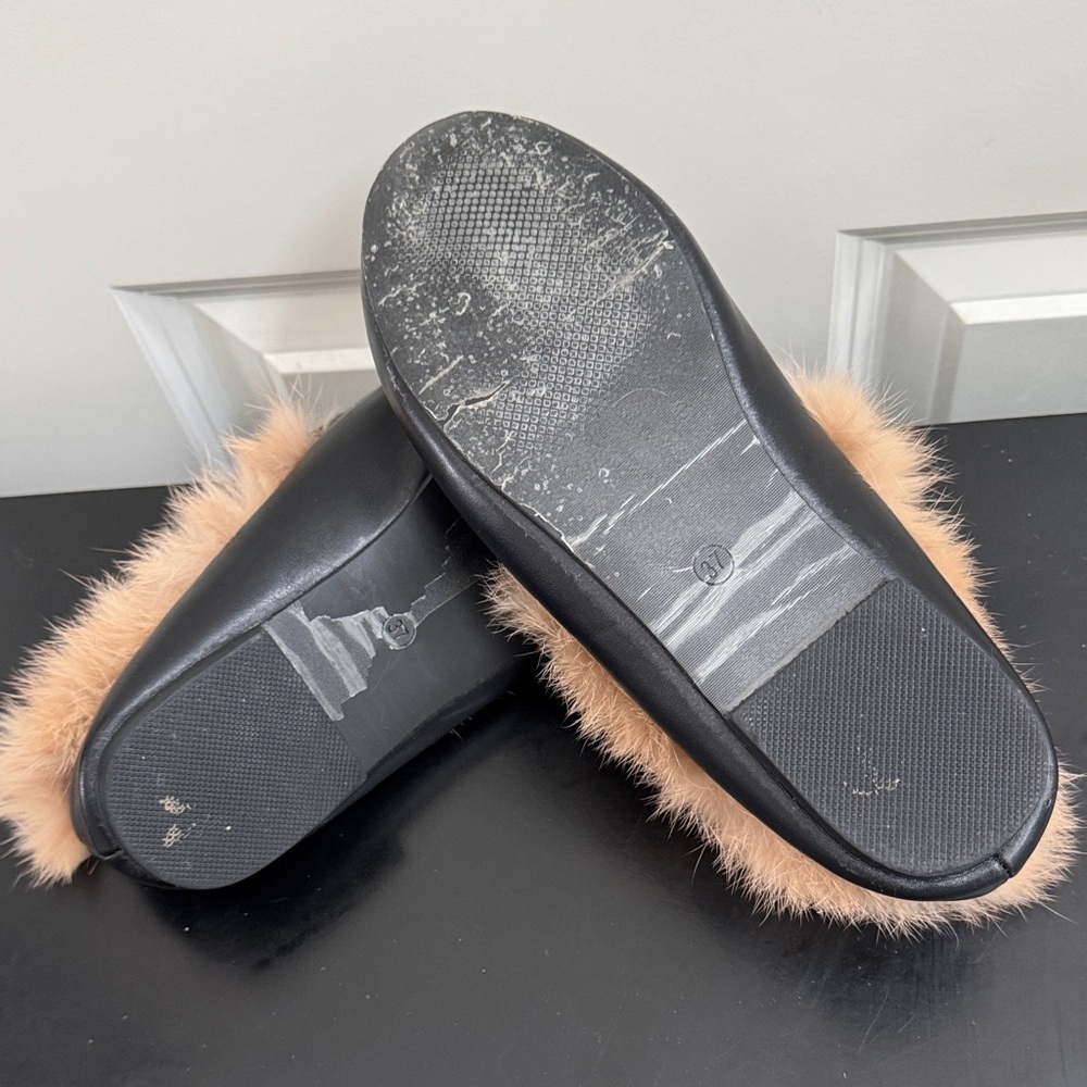 Chic Black Loafers with Tan Fur Trim - Picture 9 of 9